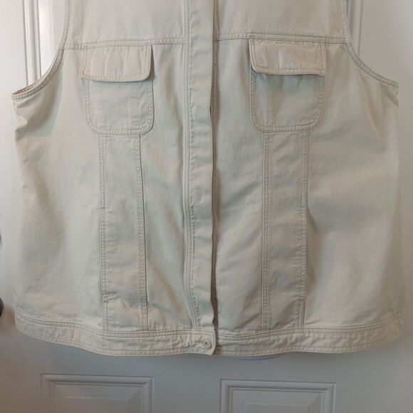 Avenue light khaki color hidden button front vest with pocket - Picture 4 of 10